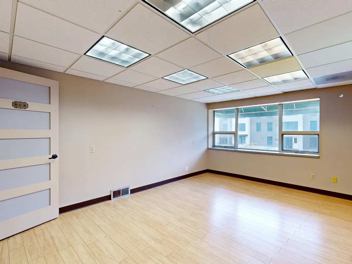 Vacant office floor with a suspended ceiling ready for fit-out