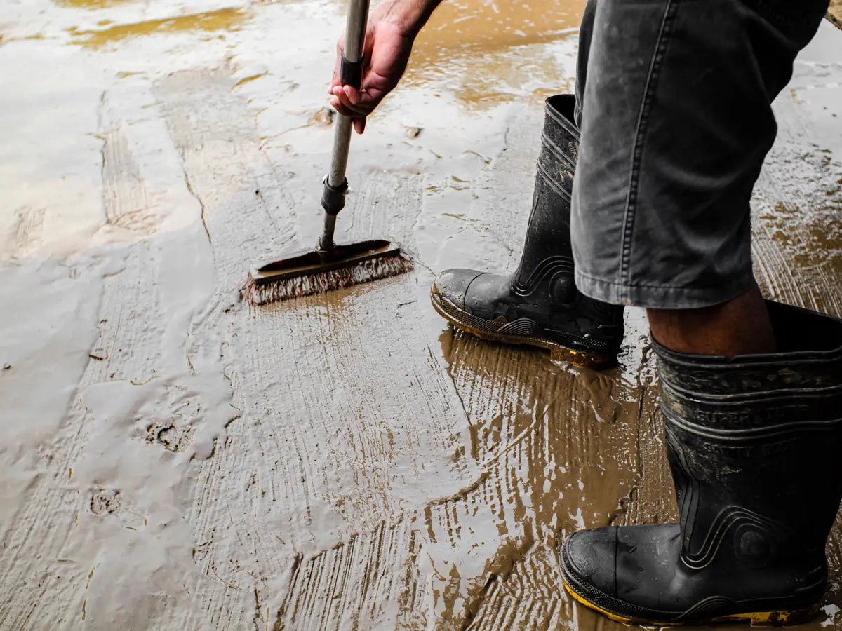 Priming a concrete floor