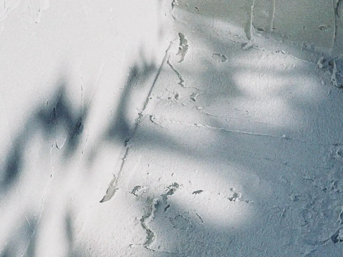 Pale polished plaster catching light